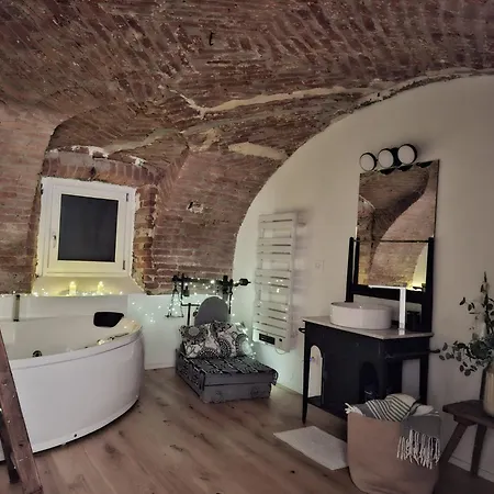 Lu Con Idromassaggio E Piscina * Carignano (Piedmont)