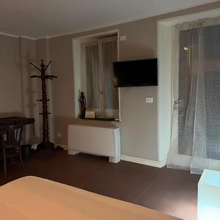 Lu Con Idromassaggio E Piscina Carignano (Piedmont)