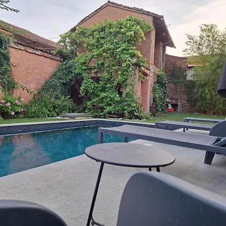 Lu Con Idromassaggio E Piscina Apartment *